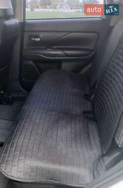 Внедорожник / Кроссовер Mitsubishi Outlander 2012 в Валках