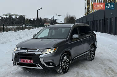 Внедорожник / Кроссовер Mitsubishi Outlander 2020 в Луцке