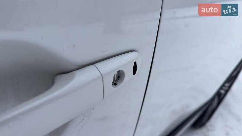 Внедорожник / Кроссовер Mitsubishi Outlander 2017 в Киеве