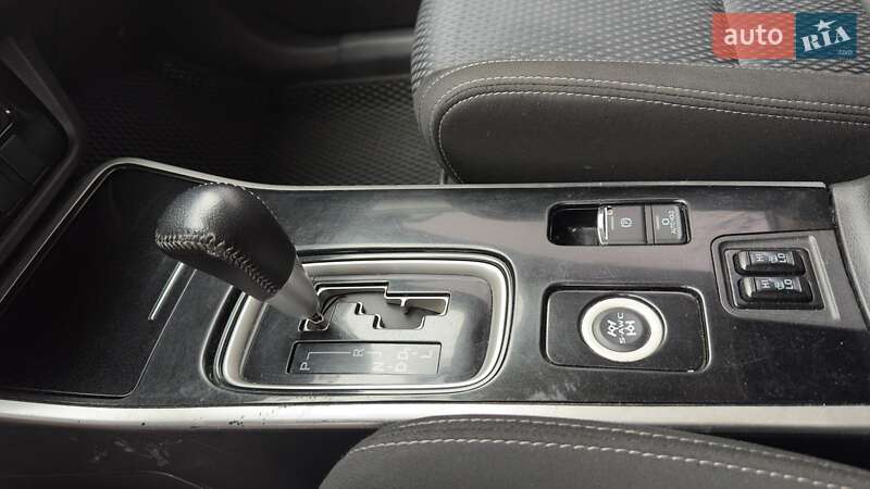 Внедорожник / Кроссовер Mitsubishi Outlander 2017 в Киеве