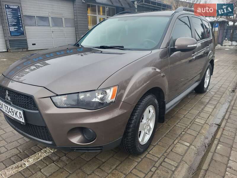 Внедорожник / Кроссовер Mitsubishi Outlander 2011 в Демидовке
