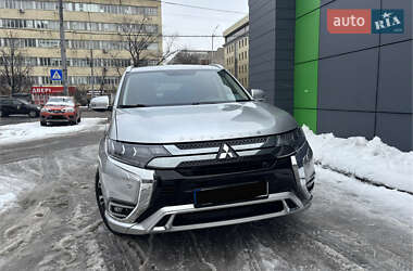 Внедорожник / Кроссовер Mitsubishi Outlander 2018 в Киеве