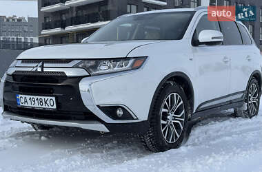 Внедорожник / Кроссовер Mitsubishi Outlander 2016 в Черкассах