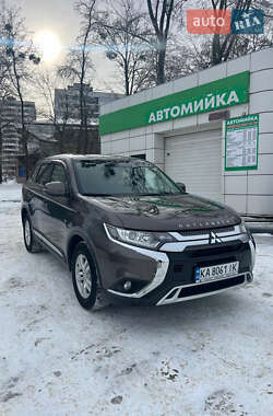 Внедорожник / Кроссовер Mitsubishi Outlander 2021 в Харькове