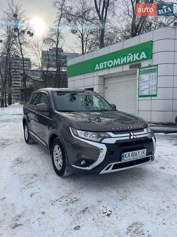 Mitsubishi Outlander 2021