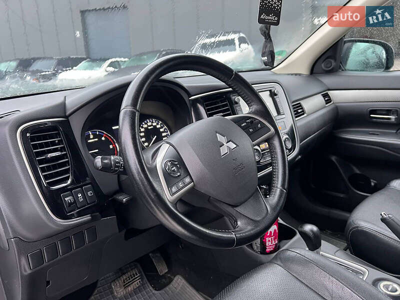 Внедорожник / Кроссовер Mitsubishi Outlander 2012 в Львове фото 16 Внедорожник / Кроссовер Mitsubishi Outlander 2012 в Львове