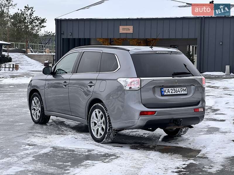 Внедорожник / Кроссовер Mitsubishi Outlander 2013 в Киеве