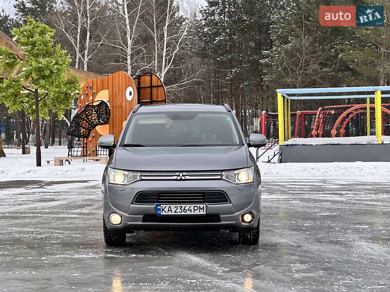 Внедорожник / Кроссовер Mitsubishi Outlander 2013 в Киеве