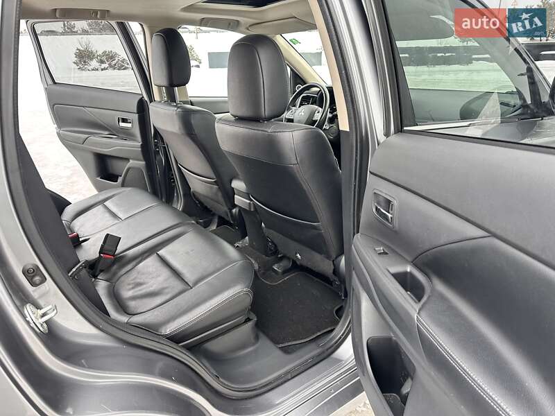 Внедорожник / Кроссовер Mitsubishi Outlander 2013 в Киеве