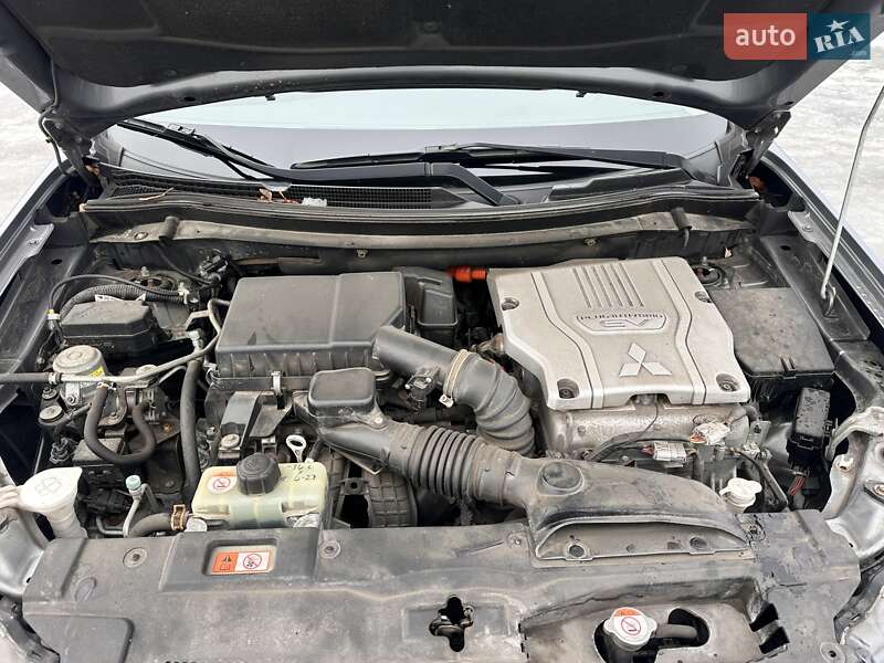 Внедорожник / Кроссовер Mitsubishi Outlander 2013 в Киеве