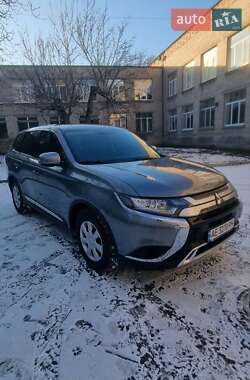 Позашляховик / Кросовер Mitsubishi Outlander 2021 в Кам'янському