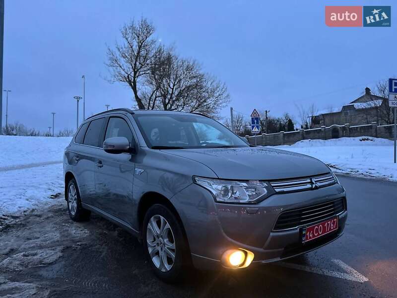 Внедорожник / Кроссовер Mitsubishi Outlander 2015 в Виннице