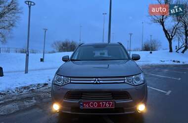 Внедорожник / Кроссовер Mitsubishi Outlander 2015 в Виннице