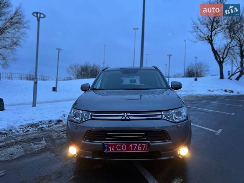Внедорожник / Кроссовер Mitsubishi Outlander 2015 в Виннице