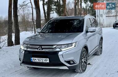 Позашляховик / Кросовер Mitsubishi Outlander 2015 в Києві