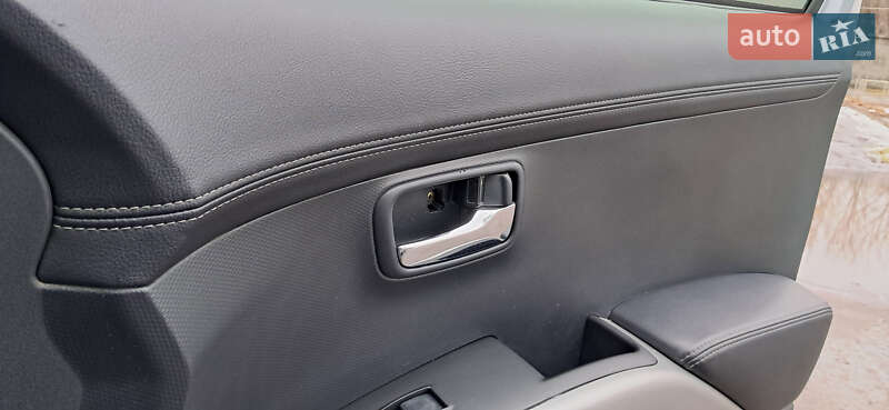 Внедорожник / Кроссовер Mitsubishi Outlander 2007 в Желтых Водах фото 9 Внедорожник / Кроссовер Mitsubishi Outlander 2007 в Желтых Водах