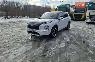 Внедорожник / Кроссовер Mitsubishi Outlander 2021 в Киеве