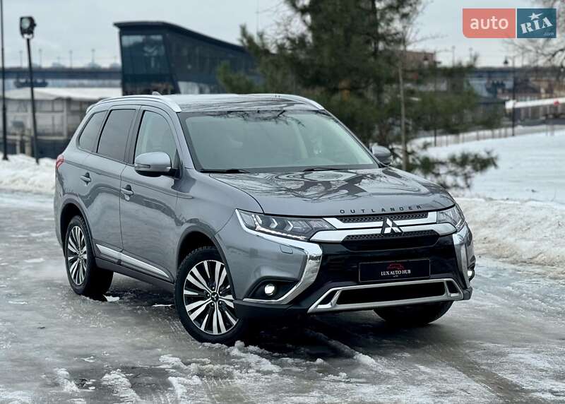 Mitsubishi Outlander 2021