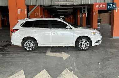 Позашляховик / Кросовер Mitsubishi Outlander 2021 в Львові