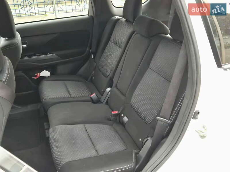 Внедорожник / Кроссовер Mitsubishi Outlander 2017 в Киеве