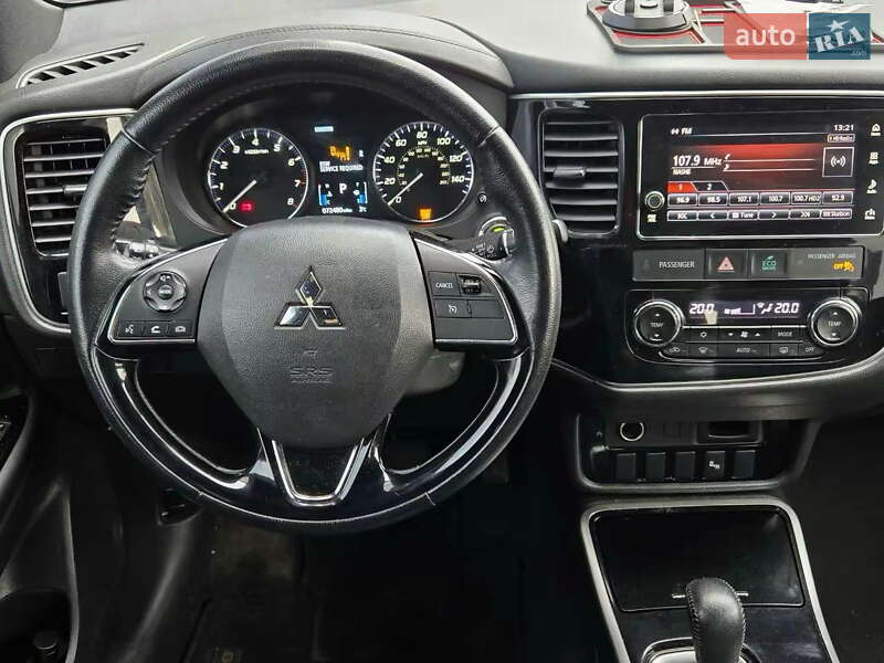 Внедорожник / Кроссовер Mitsubishi Outlander 2017 в Киеве