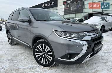 Позашляховик / Кросовер Mitsubishi Outlander 2021 в Києві