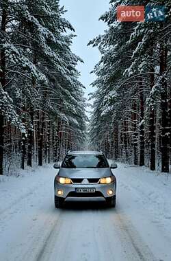 Внедорожник / Кроссовер Mitsubishi Outlander 2007 в Киеве