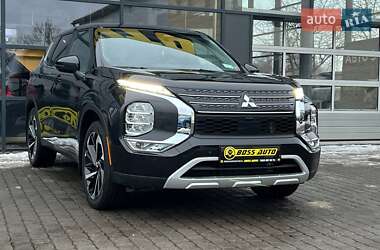 Позашляховик / Кросовер Mitsubishi Outlander 2023 в Івано-Франківську