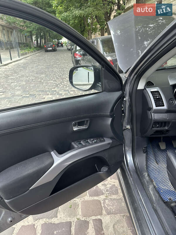 Внедорожник / Кроссовер Mitsubishi Outlander 2012 в Львове