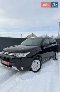Позашляховик / Кросовер Mitsubishi Outlander 2015 в Миргороді