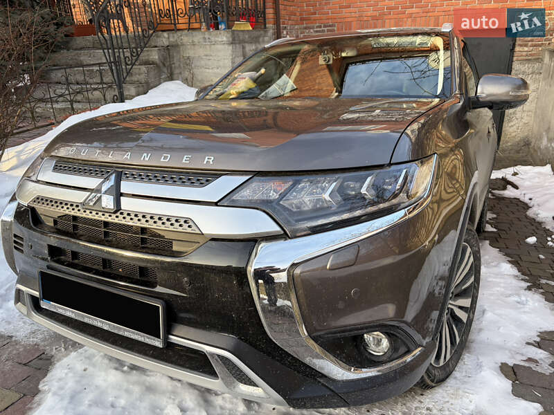 Внедорожник / Кроссовер Mitsubishi Outlander 2019 в Львове