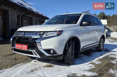 Внедорожник / Кроссовер Mitsubishi Outlander 2020 в Клевани