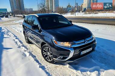 Внедорожник / Кроссовер Mitsubishi Outlander 2017 в Киеве