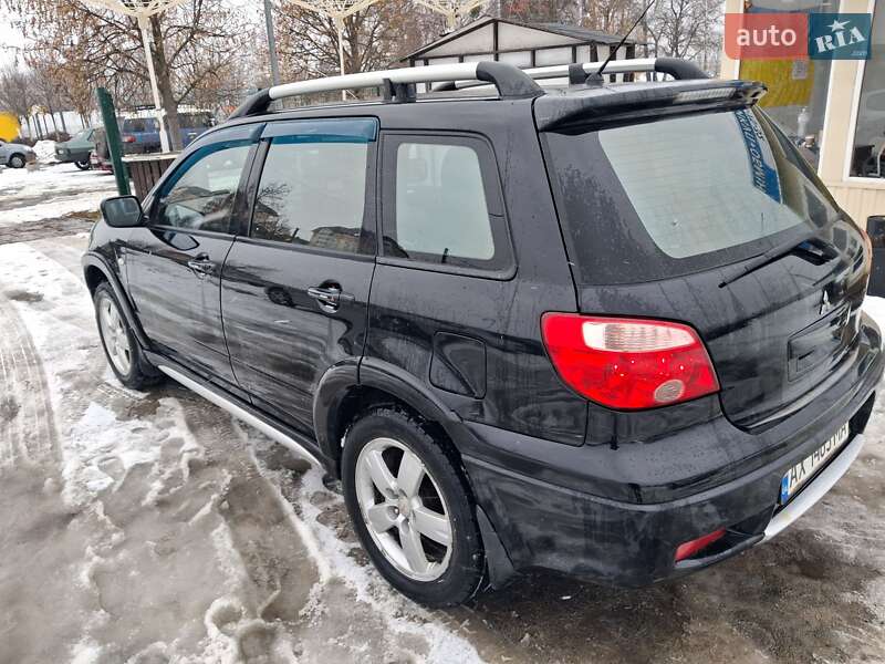 Внедорожник / Кроссовер Mitsubishi Outlander 2005 в Буче
