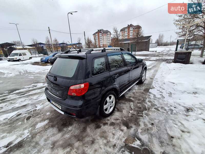 Внедорожник / Кроссовер Mitsubishi Outlander 2005 в Буче