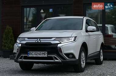 Внедорожник / Кроссовер Mitsubishi Outlander 2021 в Львове