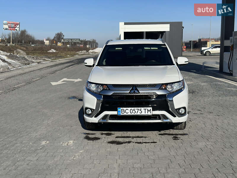 Внедорожник / Кроссовер Mitsubishi Outlander 2021 в Львове