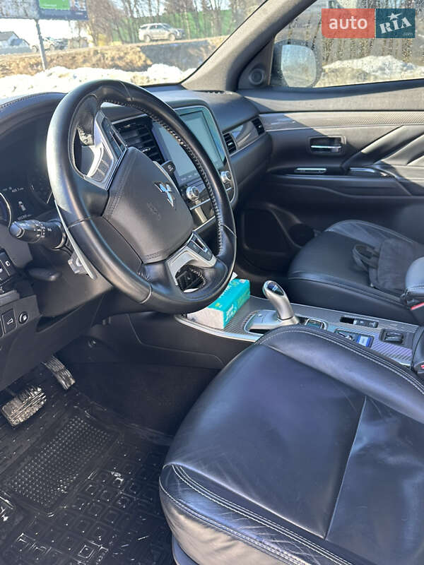 Внедорожник / Кроссовер Mitsubishi Outlander 2021 в Львове