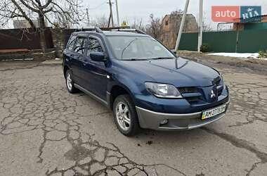 Внедорожник / Кроссовер Mitsubishi Outlander 2003 в Первомайске