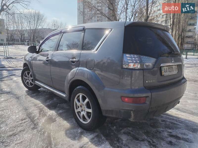 Внедорожник / Кроссовер Mitsubishi Outlander 2010 в Киеве