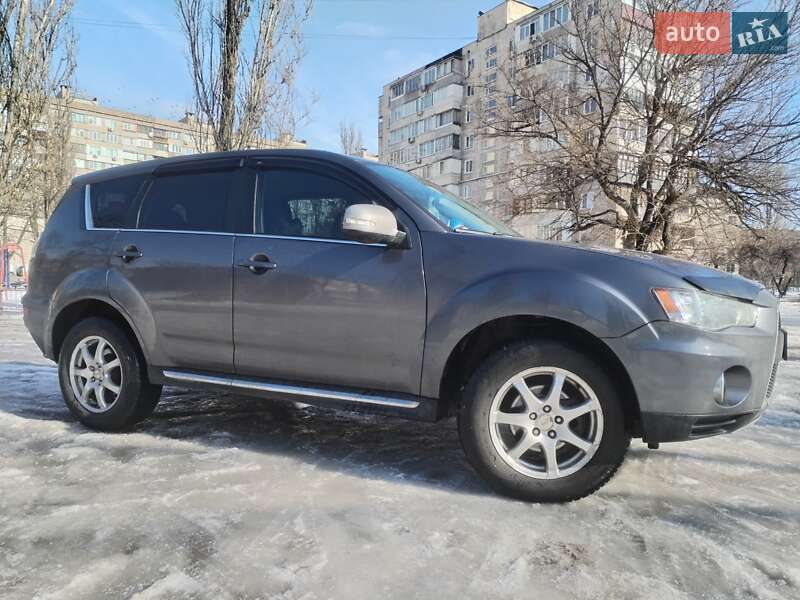 Внедорожник / Кроссовер Mitsubishi Outlander 2010 в Киеве