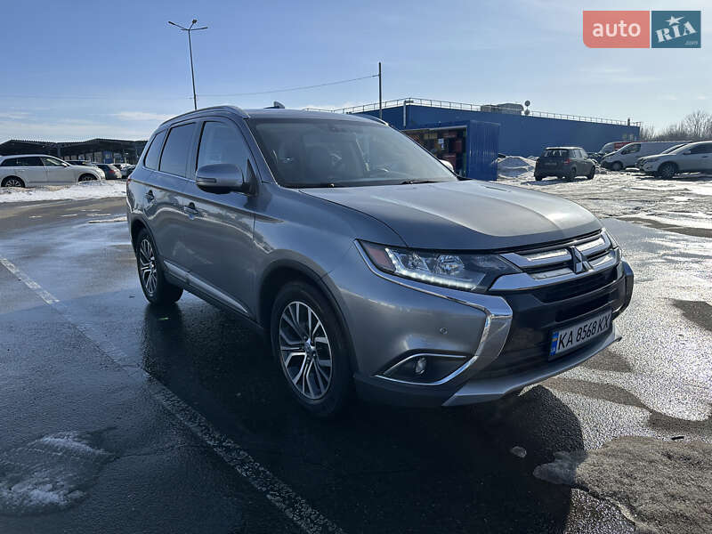 Внедорожник / Кроссовер Mitsubishi Outlander 2018 в Киеве