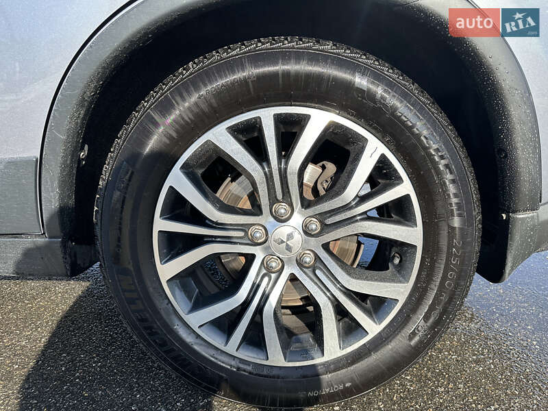 Внедорожник / Кроссовер Mitsubishi Outlander 2018 в Киеве