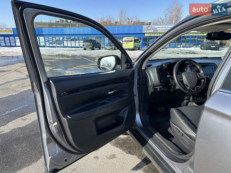 Внедорожник / Кроссовер Mitsubishi Outlander 2018 в Киеве