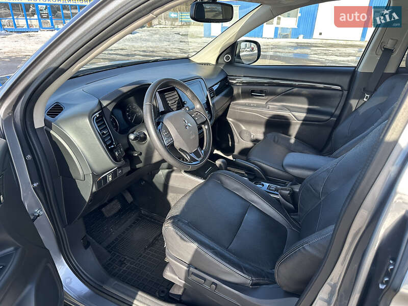 Внедорожник / Кроссовер Mitsubishi Outlander 2018 в Киеве