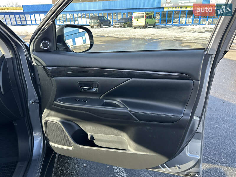 Внедорожник / Кроссовер Mitsubishi Outlander 2018 в Киеве