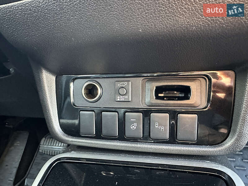 Внедорожник / Кроссовер Mitsubishi Outlander 2018 в Киеве