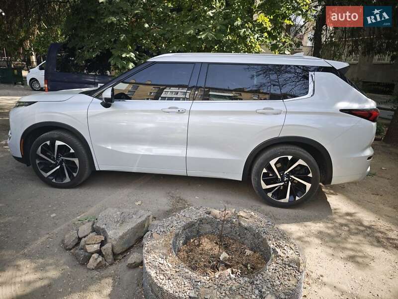 Внедорожник / Кроссовер Mitsubishi Outlander 2022 в Николаеве