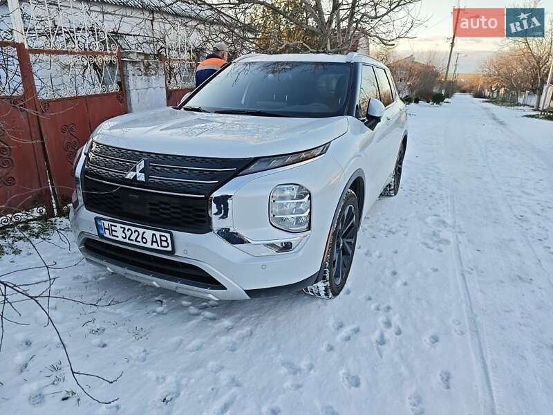 Внедорожник / Кроссовер Mitsubishi Outlander 2022 в Николаеве