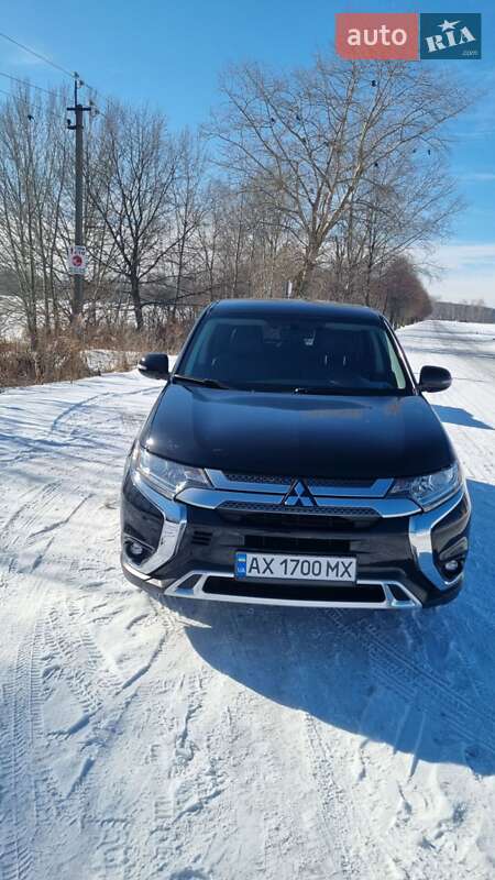 Внедорожник / Кроссовер Mitsubishi Outlander 2019 в Харькове фото 2 Внедорожник / Кроссовер Mitsubishi Outlander 2019 в Харькове